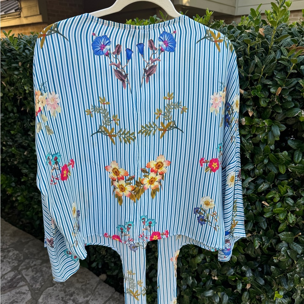 Tolani - Blue & White Stripe Shirt w/ Flowers - Size S - Picture 4 of 4